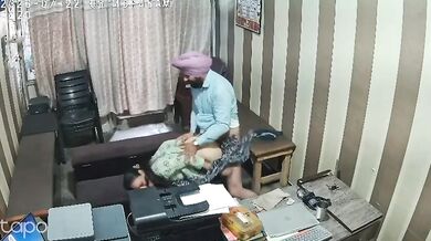 Sardar ji aur office secretary ki chudai wali CCTV footage